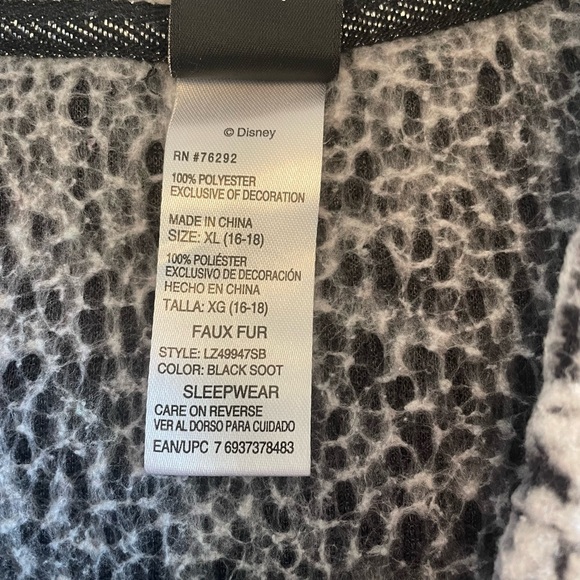 Disney’s The Nightmare Before Christmas “Jack Skellington” Fur Sweater Size XL - Picture 3 of 3